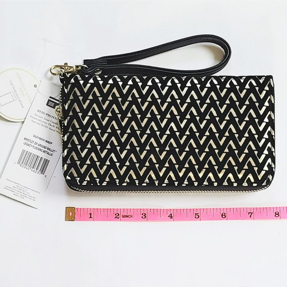 NWT Adrienne Vittadini RFID Velvet Texture Wristlet Wallet Phone Case - Picture 6 of 6